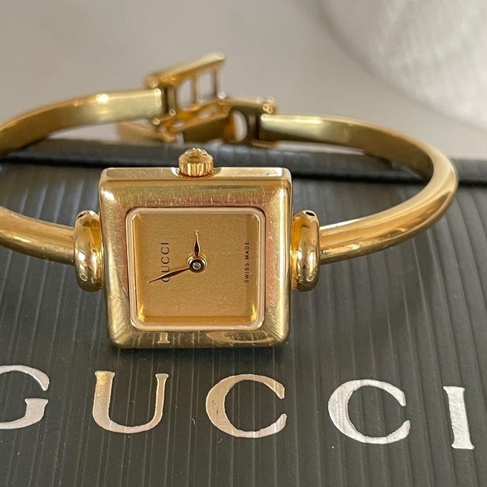 Gucci 1900L Gold Bangle Watch